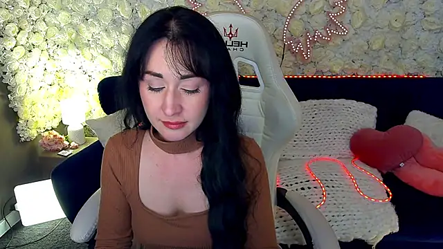CarolinaaFoxyyy online show from April 2026 12:43:01 PM
