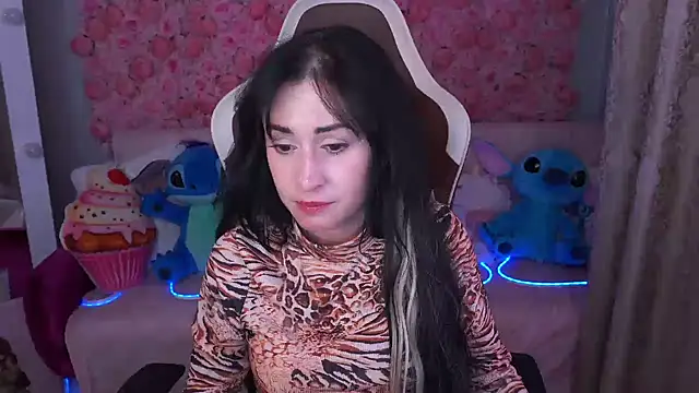 CarolinaaFoxyyy online show from June 2026 07:05:01 PM