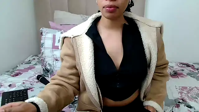 Snapshot of Nisha_102 chatting on November 2025 03:28:01 AM Nisha 102 online show from November 2025 03:28:01 AM