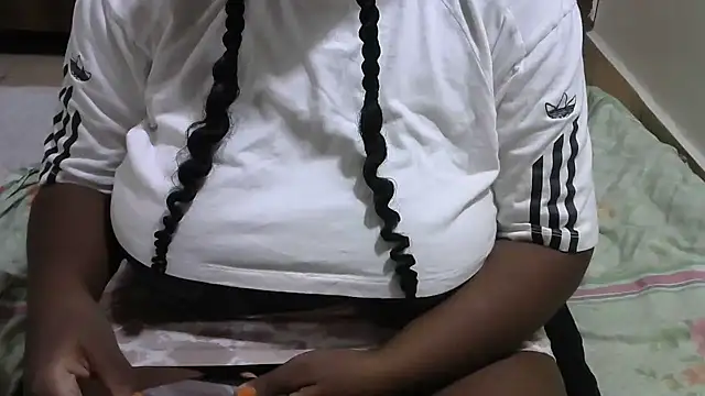 she-- online show from November 2025 09:49:02 PM