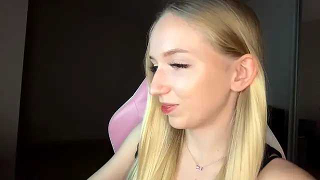 Snapshot of LaceDream chatting on November 2025 04:09:02 PM LaceDream online show from November 2025 04:09:02 PM