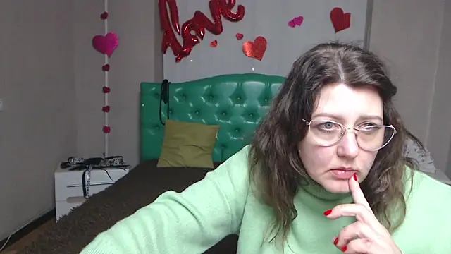 Snapshot of RoseHille chatting on February 2026 02:44:01 PM RoseHille online show from February 2026 02:44:01 PM