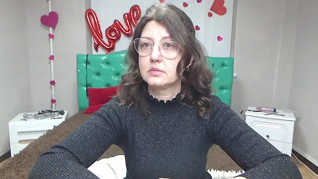 Snapshot of RoseHille chatting on February 2026 06:10:01 AM RoseHille online show from February 2026 06:10:01 AM