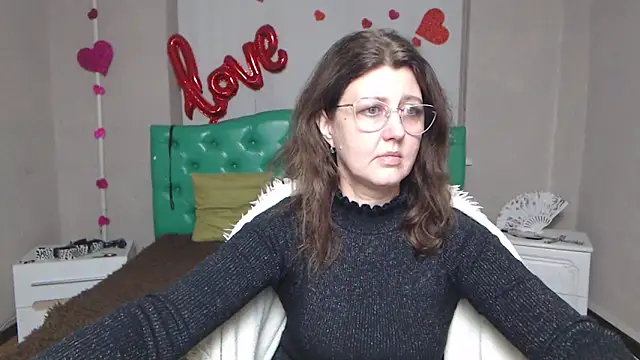 Snapshot of RoseHille chatting on February 2026 06:14:01 PM RoseHille online show from February 2026 06:14:01 PM