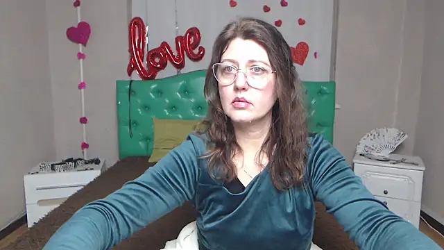 Snapshot of RoseHille chatting on February 2026 06:04:01 PM RoseHille online show from February 2026 06:04:01 PM