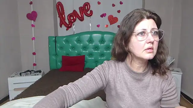 Snapshot of RoseHille chatting on February 2026 05:54:01 PM RoseHille online show from February 2026 05:54:01 PM