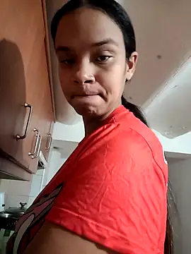 kyliecastell online show from November 2025 04:51:02 PM