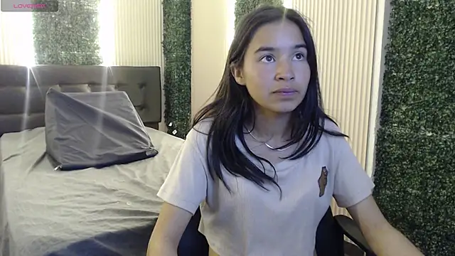 bunnywhite21 online show from November 2025 05:36:02 PM