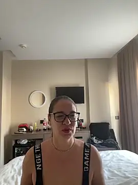 Milana8263 online show from December 2025 06:42:02 AM