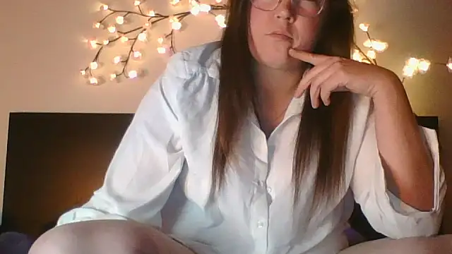 Snapshot of Persephone_CH_off chatting on November 2025 08:19:01 PM Persephone CH off online show from November 2025 08:19:01 PM