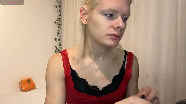 Snapshot of MollyChloe chatting on November 2025 06:10:01 PM MollyChloe online show from November 2025 06:10:01 PM