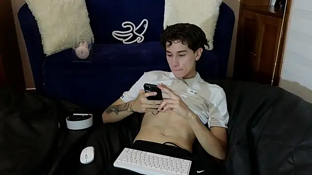 Derekswan online show from November 2025 11:39:02 PM