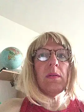 Snapshot of simone_xdressing chatting on May 2026 04:02:01 PM simone xdressing online show from May 2026 04:02:01 PM