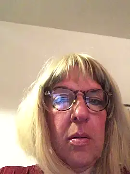 Snapshot of simone_xdressing chatting on May 2026 12:06:02 AM simone xdressing online show from May 2026 12:06:02 AM