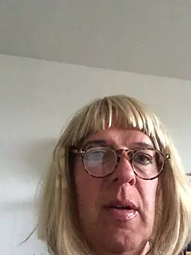Snapshot of simone_xdressing chatting on June 2026 02:49:02 PM simone xdressing online show from June 2026 02:49:02 PM