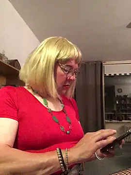 Snapshot of simone_xdressing chatting on June 2026 11:29:02 PM simone xdressing online show from June 2026 11:29:02 PM