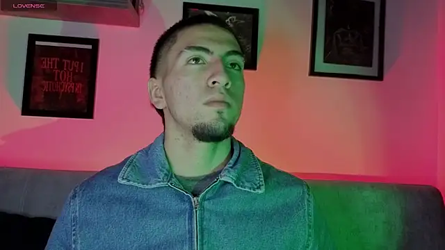 AresMassimoX online show from December 2025 04:00:02 AM