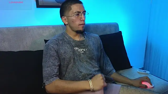 AresMassimoX online show from March 2026 03:18:02 PM