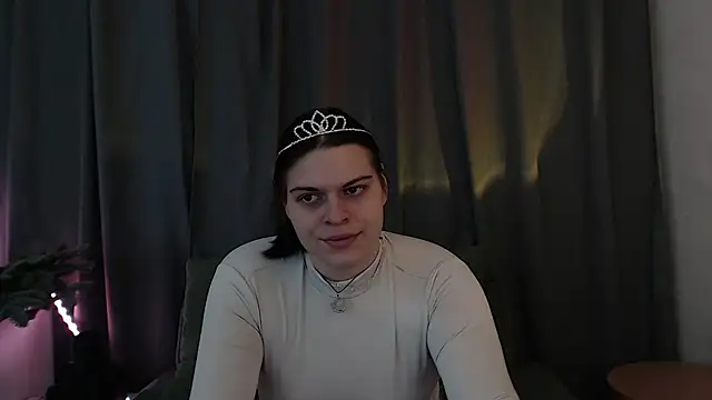 Dona Mafia online show from December 2025 10:48:02 PM