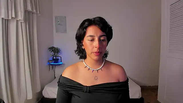 Snapshot of VictoriaAmelie chatting on November 2025 01:59:02 AM VictoriaAmelie online show from November 2025 01:59:02 AM