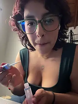 Snapshot of VictoriaAmelie chatting on December 2025 06:08:02 AM VictoriaAmelie online show from December 2025 06:08:02 AM