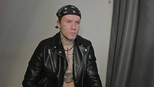 Huntall77 online show from November 2025 04:35:01 PM