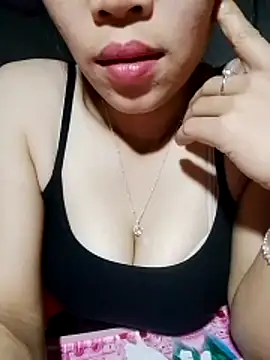 Snapshot of Cloud-wh chatting on November 2025 01:00:02 AM Cloud-wh online show from November 2025 01:00:02 AM