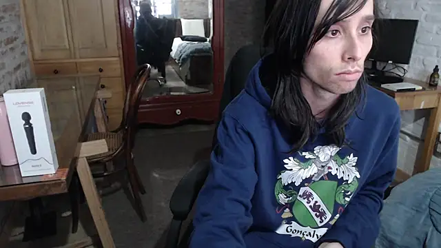 Snapshot of CaramelToy chatting on November 2025 07:24:01 PM CaramelToy online show from November 2025 07:24:01 PM