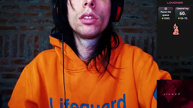 Snapshot of CaramelToy chatting on January 2026 08:58:01 PM CaramelToy online show from January 2026 08:58:01 PM