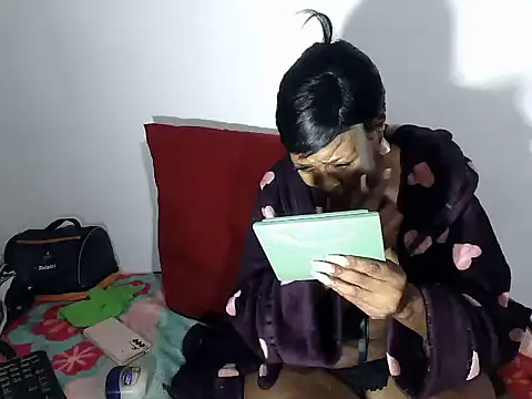 Snapshot of GucciladyXXXX chatting on November 2025 08:30:01 PM GucciladyXXXX online show from November 2025 08:30:01 PM