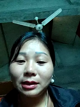 Snapshot of vangkt-cute chatting on November 2025 05:18:02 AM vangkt-cute online show from November 2025 05:18:02 AM