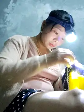 Snapshot of vangkt-cute chatting on November 2025 12:02:02 PM vangkt-cute online show from November 2025 12:02:02 PM