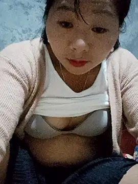 Snapshot of vangkt-cute chatting on November 2025 11:49:01 AM vangkt-cute online show from November 2025 11:49:01 AM