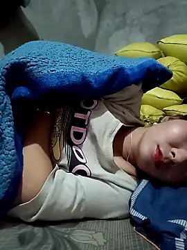 Snapshot of vangkt-cute chatting on November 2025 04:58:02 AM vangkt-cute online show from November 2025 04:58:02 AM