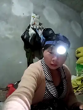 Snapshot of vangkt-cute chatting on November 2025 07:06:01 PM vangkt-cute online show from November 2025 07:06:01 PM