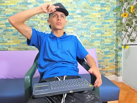 Snapshot of naughty_boy_Maicoll chatting on November 2025 12:06:01 PM naughty boy Maicoll online show from November 2025 12:06:01 PM