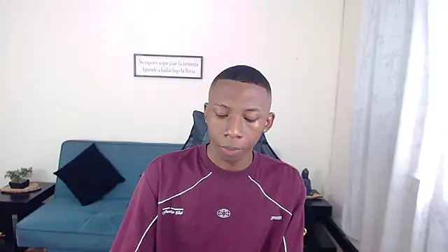 Miilo18 online show from December 2025 08:59:01 PM