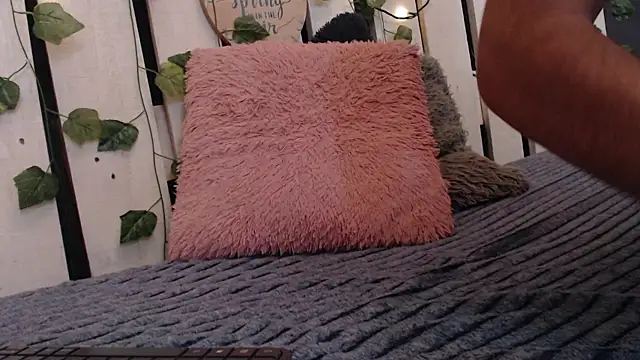 DUVAN MONTES online show from November 2025 01:17:02 PM