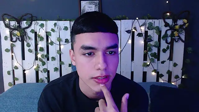 DUVAN MONTES online show from November 2025 01:21:02 PM