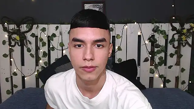 DUVAN MONTES online show from December 2025 07:41:01 PM