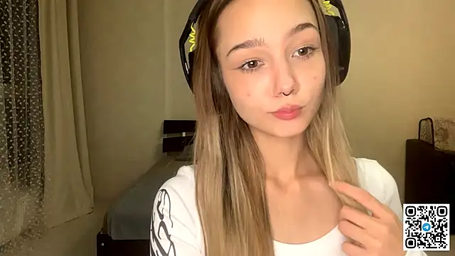 Snapshot of HoaPatton chatting on November 2025 11:03:01 AM HoaPatton online show from November 2025 11:03:01 AM