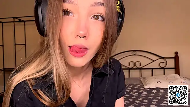 Snapshot of HoaPatton chatting on November 2025 11:21:02 AM HoaPatton online show from November 2025 11:21:02 AM