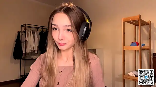 Snapshot of HoaPatton chatting on November 2025 11:35:01 AM HoaPatton online show from November 2025 11:35:01 AM