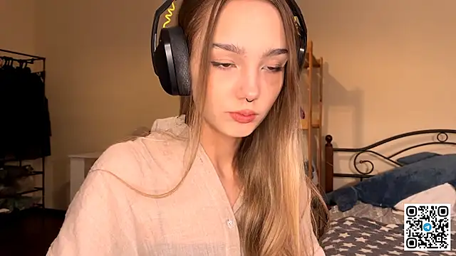 Snapshot of HoaPatton chatting on November 2025 11:02:01 AM HoaPatton online show from November 2025 11:02:01 AM