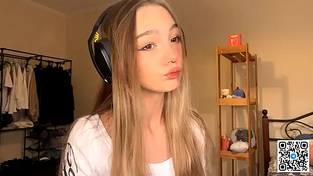 Snapshot of HoaPatton chatting on November 2025 11:03:02 AM HoaPatton online show from November 2025 11:03:02 AM