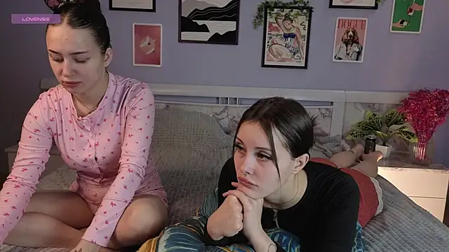 Snapshot of SonaMist chatting on November 2025 04:01:02 AM SonaMist online show from November 2025 04:01:02 AM