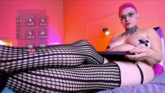 Snapshot of MATURE_HARDCORE chatting on November 2025 03:05:02 AM MATURE HARDCORE online show from November 2025 03:05:02 AM