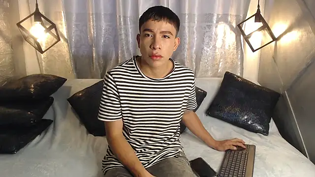 Snapshot of Aaron_foxx1 chatting on November 2025 12:48:01 PM Aaron foxx1 online show from November 2025 12:48:01 PM