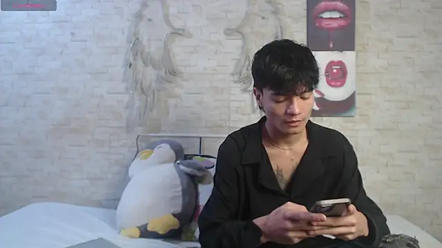 axel milo kairo and noa online show from January 2026 05:28:02 PM