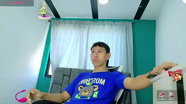 FelipeGonzalezz online show from November 2025 12:49:02 PM